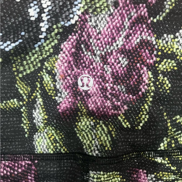 Lululemon high waisted floral 2” inseam shorts size 4 - Picture 3 of 4